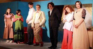 Erzurum Şehir Tiyatrosu "Sosyete" adlı oyunu sahneliyor