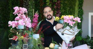 Çiçekçilerde '24 Kasım Öğretmenler Günü' mesaisi