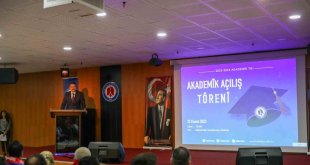 Vali Ali Çelik, üniversitenin akademik açılışına katıldı