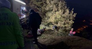 Tunceli'de otomobil uçuruma yuvarlandı: 2 yaralı