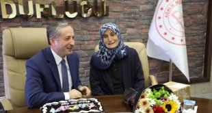 Ağrı İl Milli Eğitim Müdürü Kökrek'e anne sürprizi