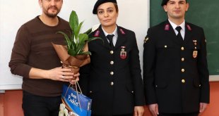 Erzurum ve Ağrı'da güvenlik güçlerinden öğretmenlere sürpriz ziyaret