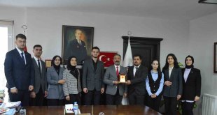 Hukuk öğrencilerinden Başkan Göğebakan'a ziyaret