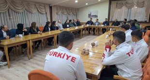 Başkan Uçar kick boksçuları kabul etti