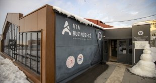 Erzurum'da dev buz kütleleri testere ve ütüyle sanat eserine dönüşüyor