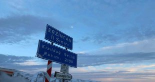 Erzincan'ın yüksek kesimlerinde kar yağışı etkili oldu
