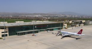 Anadolujet uçağı, yakıtı kritik seviyenin altına düşünce Elazığ'a acil iniş yaptı