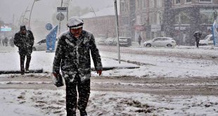 Erzurum'da eğitime kar engeli