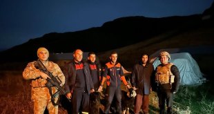 Kayalıklarda mahsur kalan hayvanlar kurtarıldı