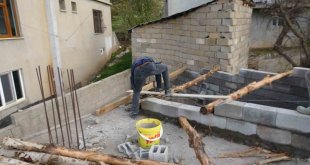 Kış aylarının çetin geçtiği Bitlis'te çatı onarımları devam ediyor