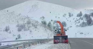 Tepebaşı ve Kop Geçidi'nde karla mücadele çalışmaları aralıksız sürdürülüyor