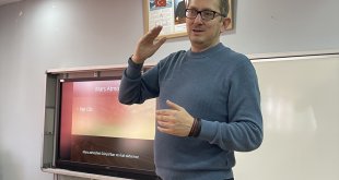 Hakkarili öğrencilerin uzaya ilgisi NASA'da görevli Türk astrofizikçiyi mutlu etti