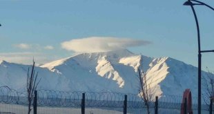 Artos Dağı'nın zirvesinde mercek bulutu oluştu