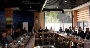 AK Parti İl Başkanı Kaya, gazetecilerle bir araya geldi