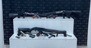 Kars'ta silah imalatı ve ticareti yaptıkları iddiasıyla 8 şüpheli yakalandı