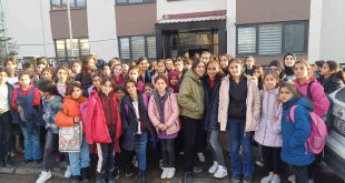 Malazgirt'te "Otobüs Durağında Üç Bencil" oyunu sahnelendi