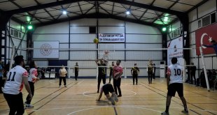 Çukurca'da gençler ve kurumlar arası voleybol turnuvaları düzenlendi