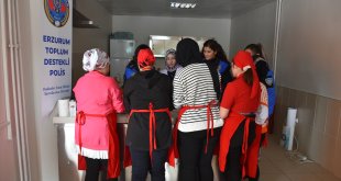 Erzurum'da polisler Sevgi Evleri'ndeki çocuklar için etkinlik düzenliyor
