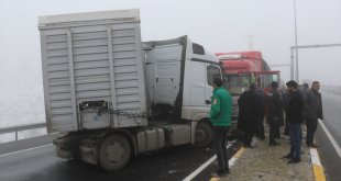 Zincirleme trafik kazası nedeniyle Ağrı-Van kara yolu 1 saat ulaşıma kapalı kaldı