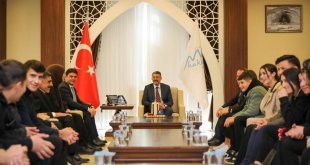 Vali Çelik, İstanbul ve Çanakkale gezisinden dönen öğrencileri kabul etti