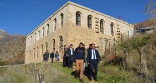 Şemdinli Kaymakamı Ali Ekber Ateş, Nehri köyünü ziyaret etti