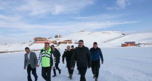 Vali Ali Çelik, yatırımcıları ve kayak severleri Hakkari'ye davet etti