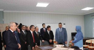 Vali Çiftçi, Karnavas bezine hayran kaldı