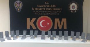 Elazığ'da 27 kaçak cep telefonu ele geçirildi
