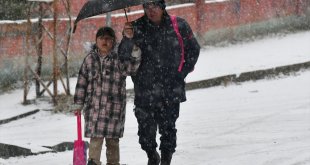 Kars ve Ardahan'da kar etkili oldu