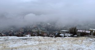Hakkari'de kar ve sis ulaşımı aksatıyor