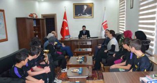 Kaymakam Akduman başarılı sporcuları kabul etti