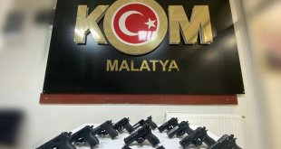 Malatya'da ruhsatsız 10 tabanca ele geçirildi