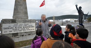 Sarıkamış'ta ilkokul öğrencileri "Şehitlere Vefa" yürüyüşü yaptı
