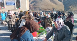 Bitlis'te Filistin halkı yararına hayır çarşısı açıldı