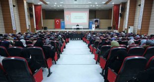 Erzincan'da kadınlara yönelik 'Aileyi Ayakta Tutan Değerler' konferansı düzenlendi