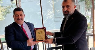 Malatya Tarım ve Hayvancılık Platformu Başkanı İhsan Akın'a teşekkür plaketi