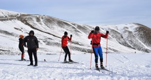 Nemrut Dağı'nda kayaklı koşu antrenmanı