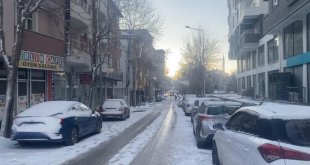 Ağrı'nın Patnos ilçesinde etkili olan kar yağışı geceyi adeta aydınlattı