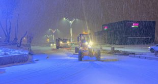 Van'da 138 yerleşim biriminin yolu kardan kapandı