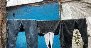 Ağrı buz kesti: Çamaşırlar dondu