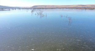 Kars Barajı'nın yüzeyi kısmen dondu