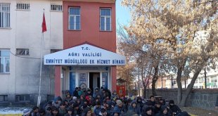 Ağrı'da tırda 85 kaçak göçmen yakalandı