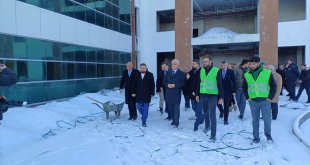 Muş Valisi Avni Çakır, Malazgirt'teki kamu yatırımlarını inceledi