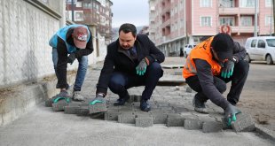 Muradiye'de yol ve kaldırım çalışmaları sürüyor