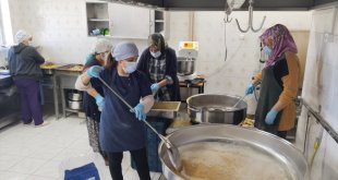 Arguvan'da öğrencilerin öğlen yemeği Halk Eğitim Merkezinde hazırlanıyor