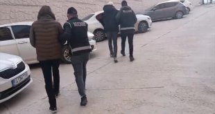 Elazığ'da sahte evrak ve dolandırıcılık operasyonunda yakalanan 2 şüpheli tutuklandı