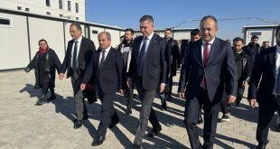 Malatya'da avukatlar "Tek çatıda adliye" yürüyüşü düzenledi