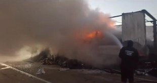 Doğubayazıt'ta alev alan tır küle döndü