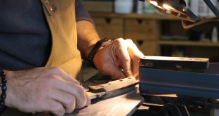 Erzincan'da ürettiği el emeği kamp malzemelerini yurt içi ve dışına pazarlıyor