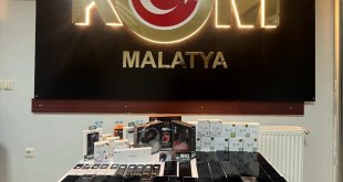 Malatya'da gümrük kaçağı 54 cep telefonu ele geçirildi